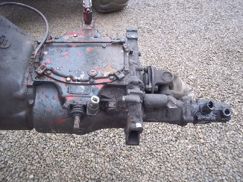 Getriebe mit Kipphydraulik und Pumpe